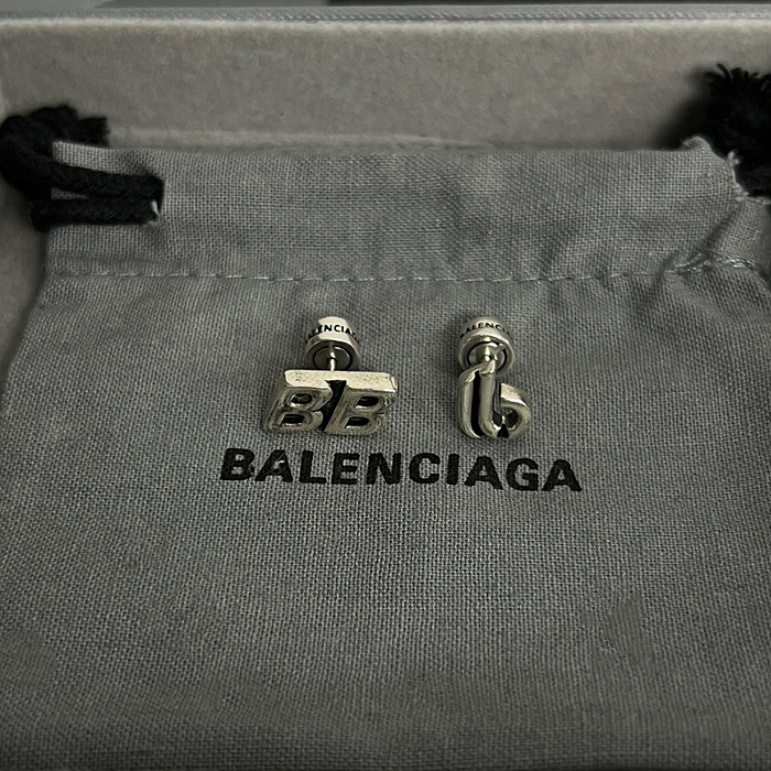 발렌시아가 balenciaga 스터드 귀걸이