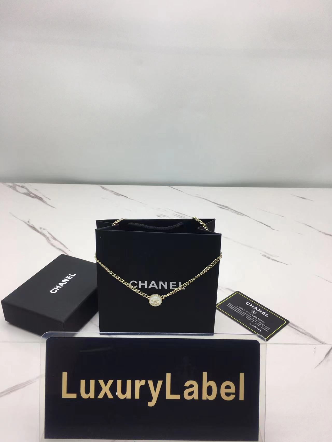 샤넬 chanel 화이트 라운드 비니 목걸이