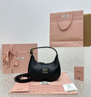 미우미우 23ss miu miu 가죽 호보백